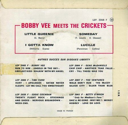 Vee-Crickets LEP2056-2.Jpg