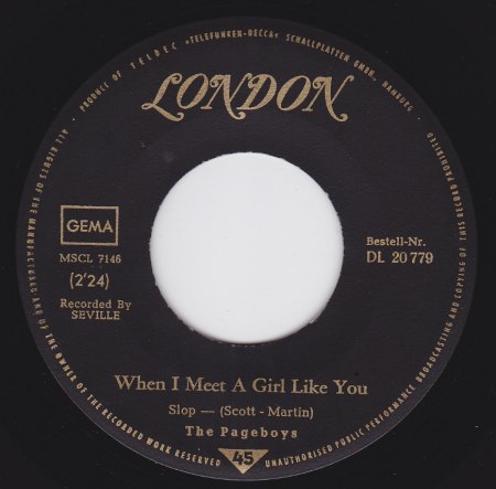 London DL 20 779 D Pageboys.jpg