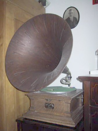 Victor-Grammophon 2.jpg