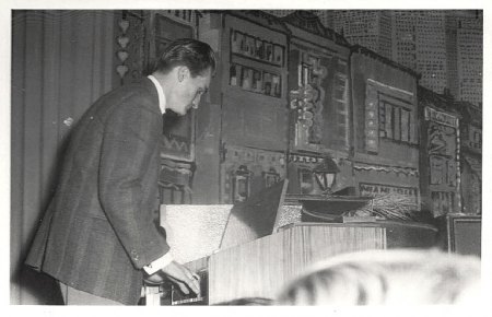 JOHNNY &amp; THE HURRICANES - STAR-CLUB - Eddie an der Orgel 1962.jpg