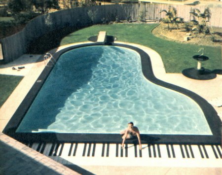 Liberace at pool.jpg